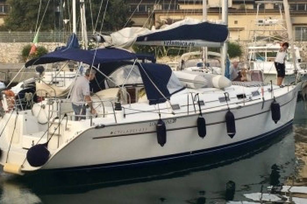 Beneteau Cyclades 43 Velamica Noleggio