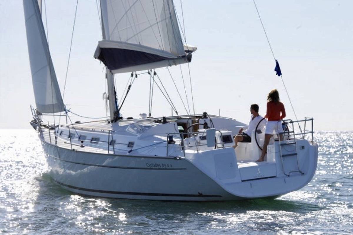 Beneteau Cyclades 43 Velamica Noleggio